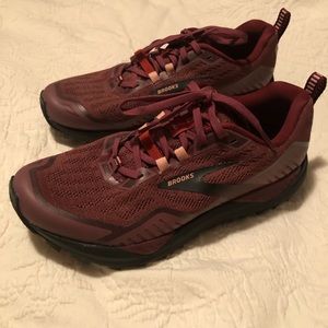 NEW Brooks Cascadia 15 women’s 8.5 trail running